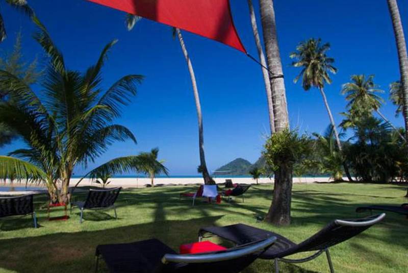 Public Swimming Pool Facilities | Beach Sun Loungers | Koh Chang Villa @ Siam Royal View