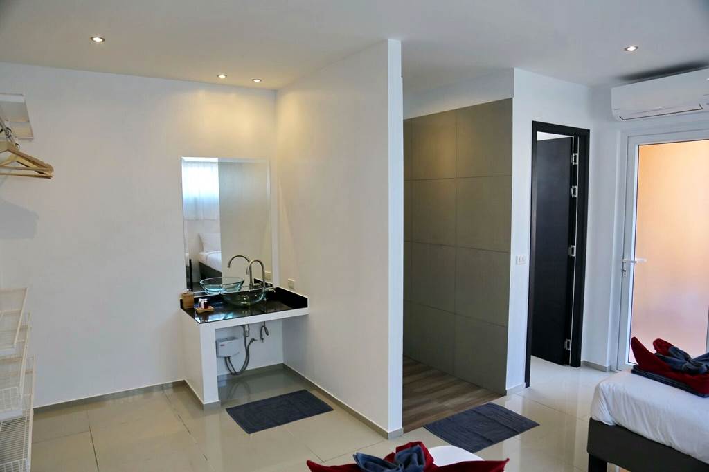 Sink in guestroom 4 & 5 | Koh Chang Pool Villa | 60d